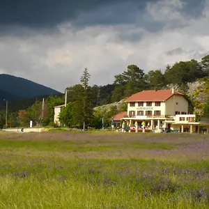 Le Relais De L'artuby Hotel